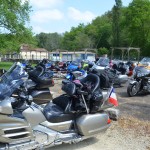 DSC_0009 groupe de motos gold wing sur parking